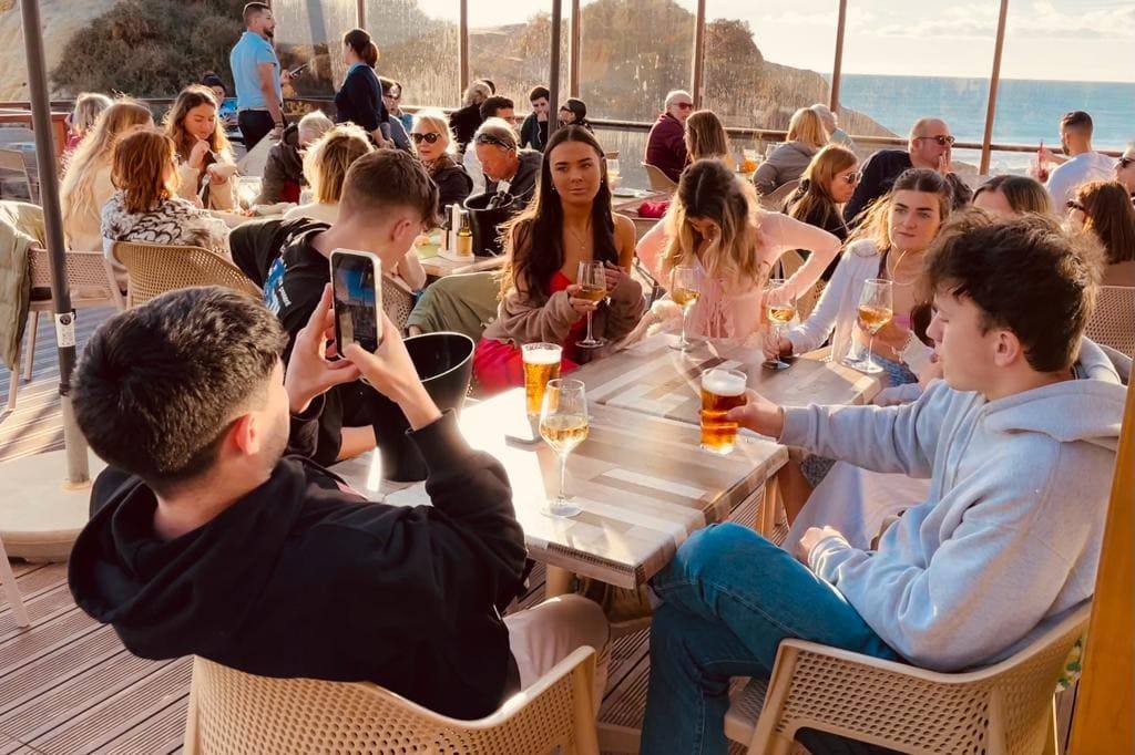 Pedras Amarelas Restaurant & Beachclub, Albufeira