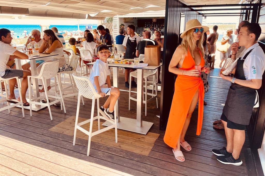 Beachclub Os Salgados, Guia