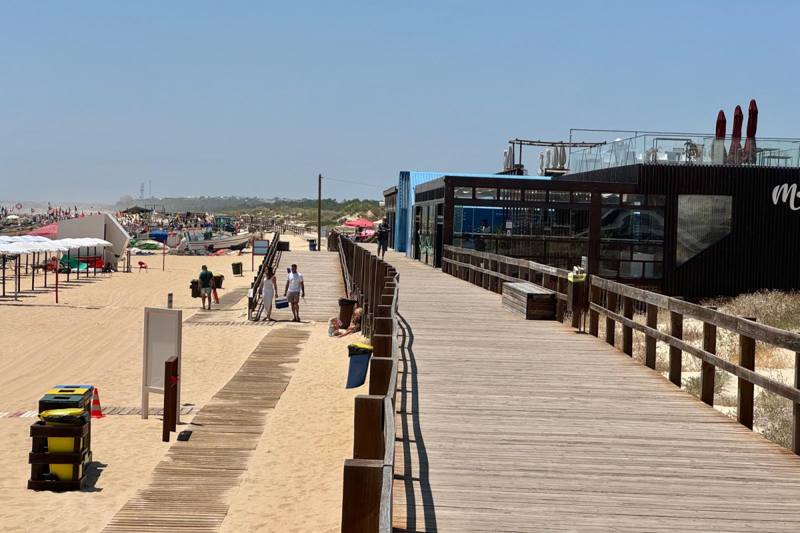 Discover Monte Gordo Beach, photo 2