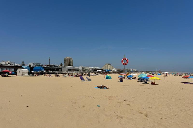 Discover Monte Gordo Beach, photo 4