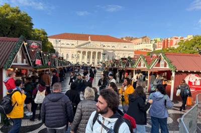 A Festive Day Trip from the Algarve to Lisbon’s Rossio Christmas Market