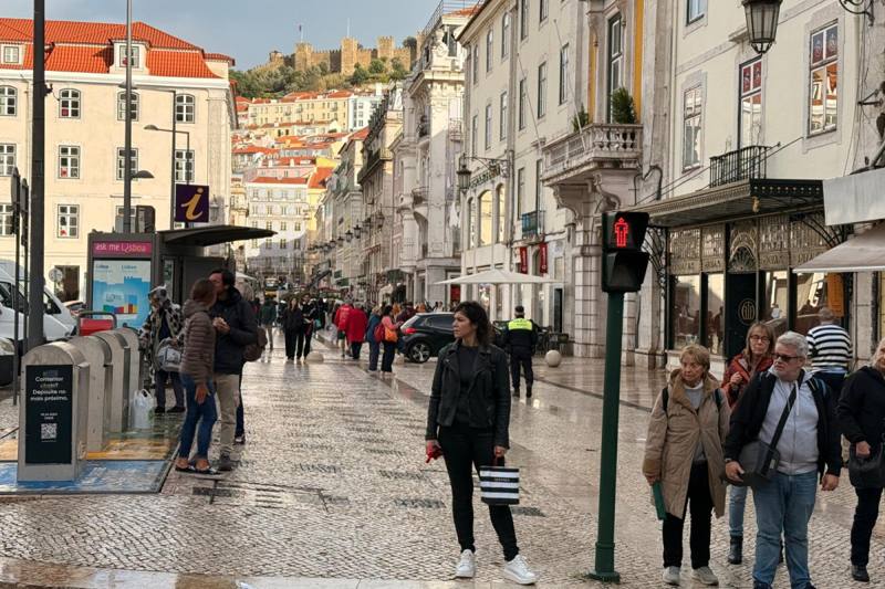 A Festive Day Trip from the Algarve to Lisbon’s Rossio Christmas Market, photo 4